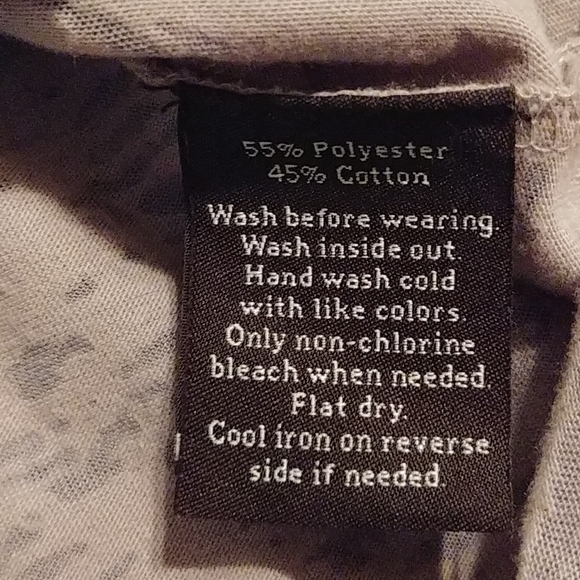 Rock & Republic,Size XL, Gray tigers, Vneck tee - Picture 6 of 6